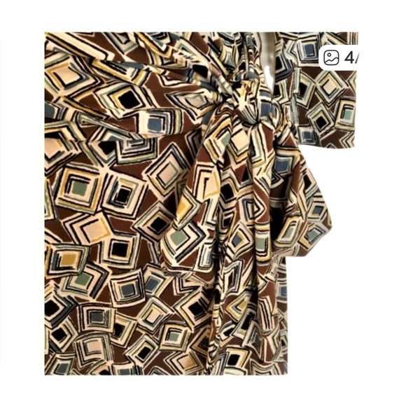 BCBGMAXAZRIA V-Neck Ling Sleeve Geometric Print Wrap Dress - Picture 5 of 6